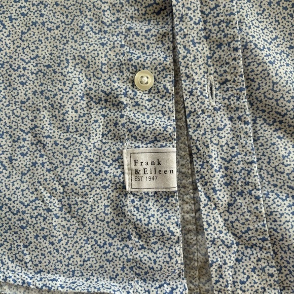 FRANK AND EILEEN - Eileen buttondown - floral blouse, 100% Cotton Size S - Picture 2 of 7